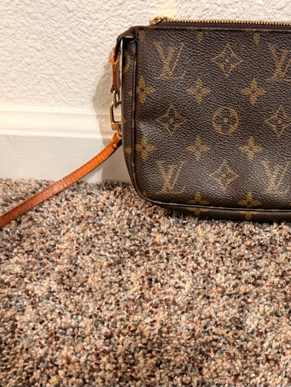 Louis Vuitton Monogram Shoulder Bag in Brown and Gold has strap but not attached - Picture 6 of 12